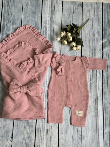 Купить оптом 335-П. Комплект из детского комбинезона, р 56 и конверта муслин, хлопок 100% 90/90 см, пудра в Уссурийске