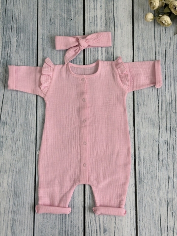 Купить оптом 336-Р. Комбинезон с повязкой для девочки из муслина, хлопок 100%, размеры 56,62,68, розовый в Уссурийске